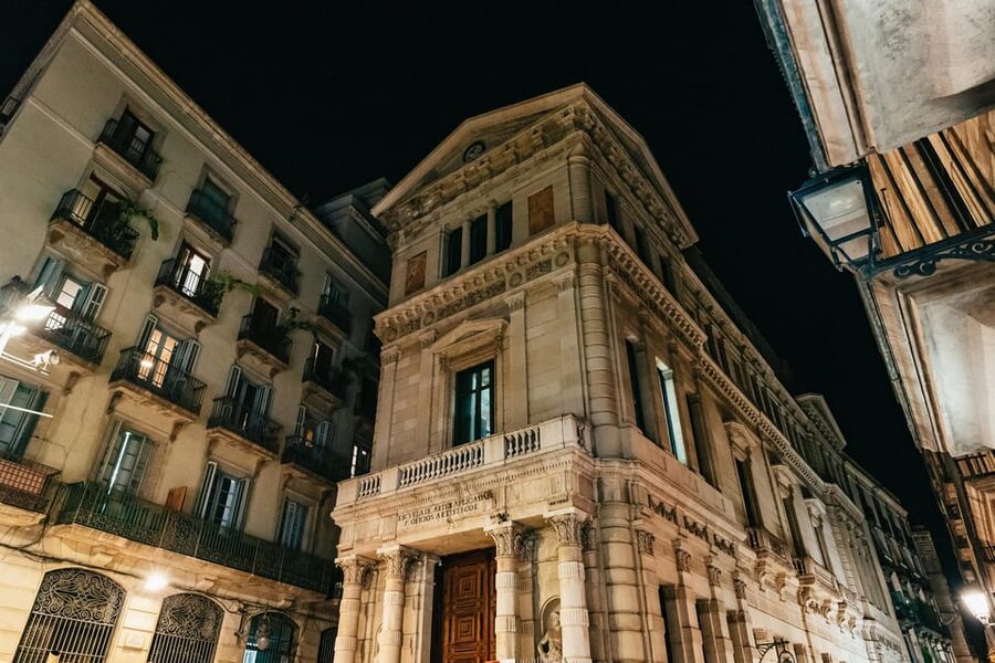 Barcelona: Gothic Quarter Ghosts and Legends Walking Tour - What kind of ghost tour is this?