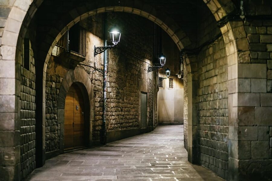 Barcelona: Gothic Quarter Ghosts and Legends Walking Tour - Murder, crime, and the macabre