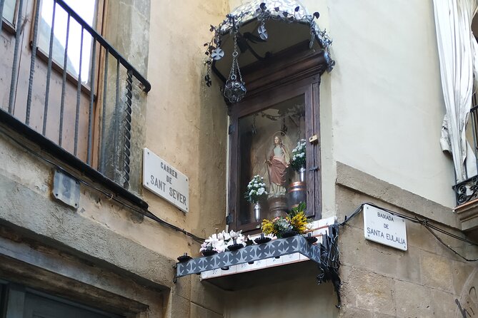 Barcelona Gothic Quarter Old Town Private Tour - Barcelona Cathedral and Plaza del Rey