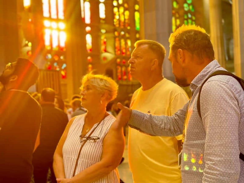 Barcelona: Gothic Quarter, Sagrada Familia & Park Güell Tour - La Rambla and a short stop at Boqueria Market
