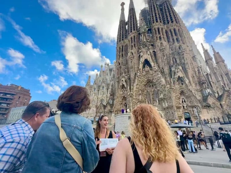Barcelona: Gothic Quarter, Sagrada Familia & Park Güell Tour - Practical details that can make or break the day