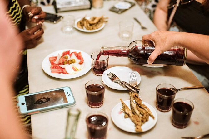 Barcelona Gothic Quarter Tapas & Taverns Food & Wine Tour - Small groups, guide quality and the social side