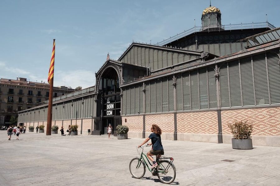 Barcelona: Guided Bike or E-Bike City Tour - Why a bicycle works so well in Barcelona