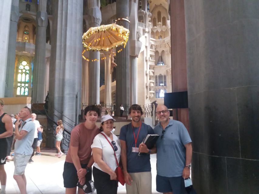 Barcelona: Guided Tour of Sagrada Familia - Why an evening visit changes the experience