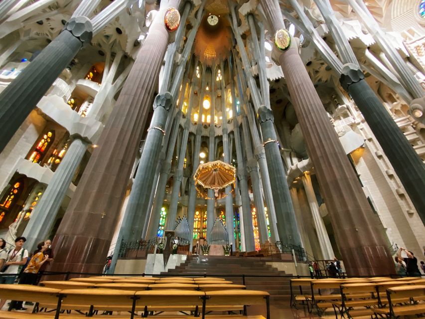 Barcelona: Guided Tour of Sagrada Familia - The outside: learning to read Gaudí’s ideas