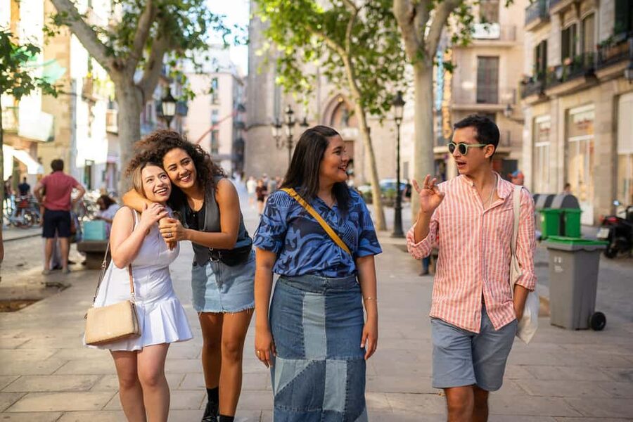 Barcelona: Guided Walking Tour - The Kiss of Freedom and public memory