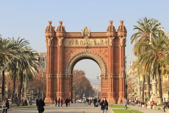 Barcelona Half-Day Sightseeing Private Tour - Seeing La Sagrada Família in a tight one-hour window