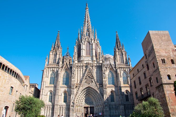 Barcelona Highlights Guided Tour with Monjuic Cable Car - A smart way to see Barcelona in half a day