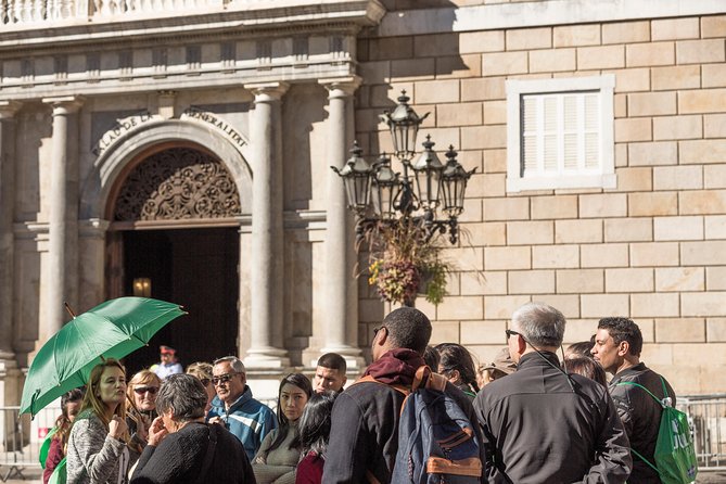 Barcelona Highlights Guided Tour with Monjuic Cable Car - Montjuïc Cable Car and the city from above