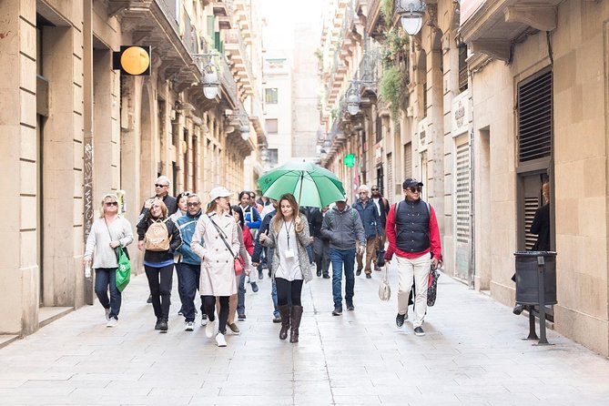 Barcelona Highlights Guided Tour with Monjuic Cable Car - Finding the meeting point at Estació del Nord