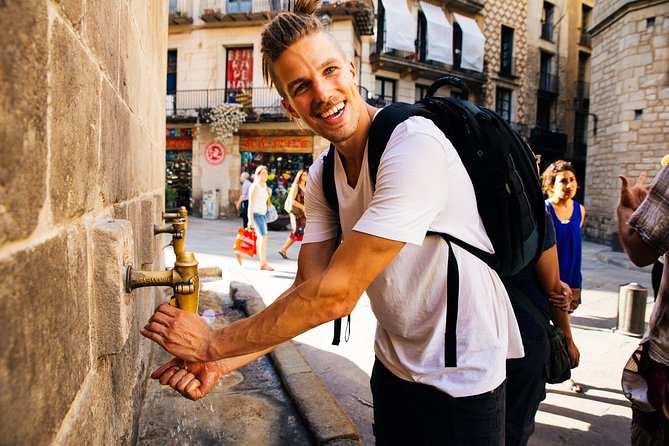 Barcelona Highlights & Hidden Gems Private Tour - Reading Barcelona Cathedral and the old spiritual center