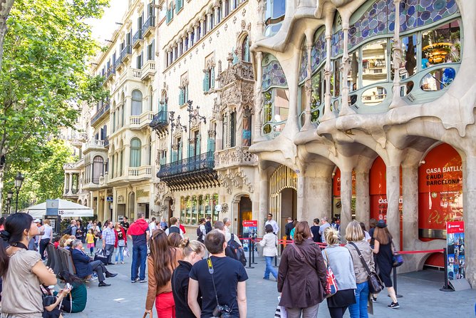 Barcelona Highlights & Montserrat with Port or Hotel Pick Up - Park Güell is the day’s strongest Barcelona visit