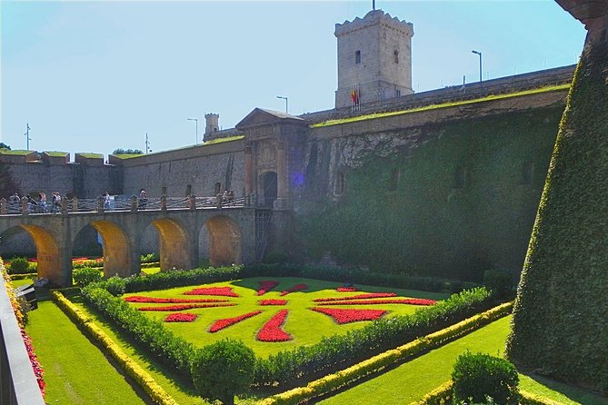 Barcelona Highlights Private Tour with Port or Hotel Transfers - Barcelona Cathedral and the Gothic Quarter