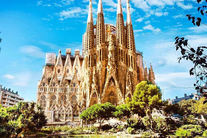 Barcelona Highlights Private Tour with Port or Hotel Transfers - Port Olímpic and the city’s Mediterranean edge