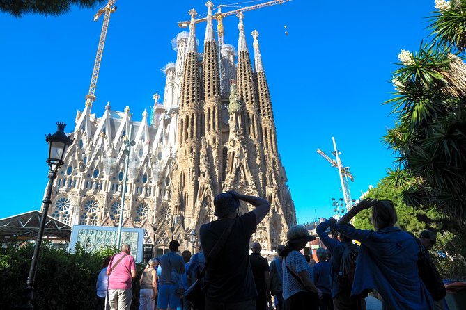 Barcelona Highlights & Sagrada Familia Tour: Priority Access - Key points to know before booking