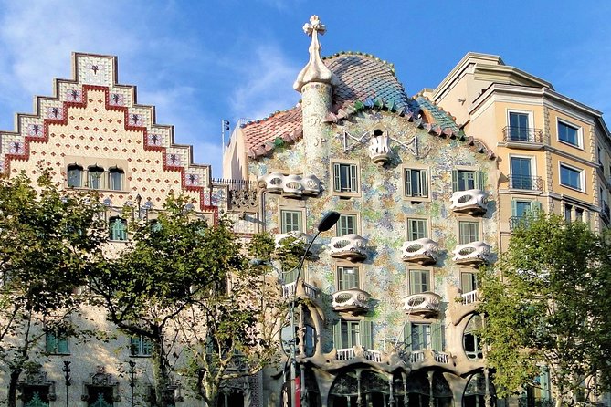 Barcelona Highlights Small Group Tour with Hotel Pick Up - Sagrada Família from the outside