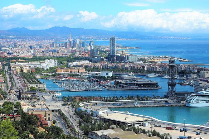 Barcelona Highlights Small Group Tour with Hotel Pick Up - The small group difference