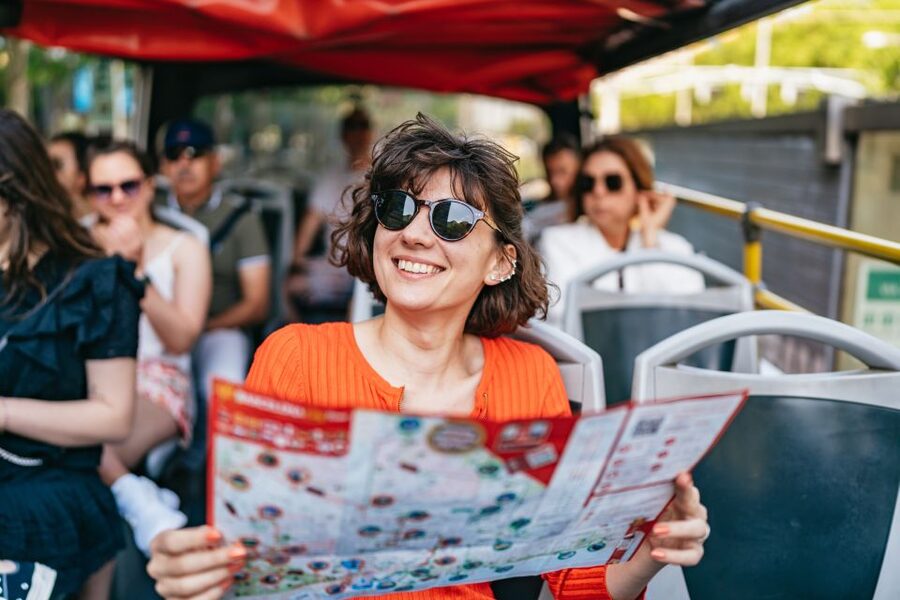 Barcelona: Hop-On Hop-Off Bus & Aquarium Tour - Planning a useful one-day visit