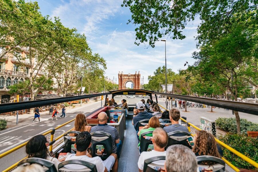 Barcelona: Hop-On Hop-Off Bus & Aquarium Tour - The main practical weakness: finding your stop again