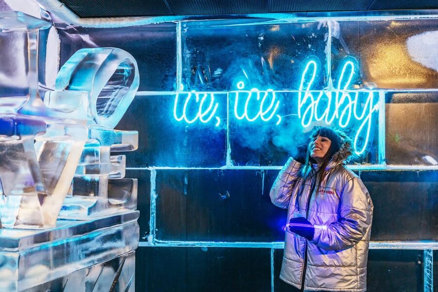 Barcelona: Icebar experience, located at the beach !! - Photos, music, and the compact party mood