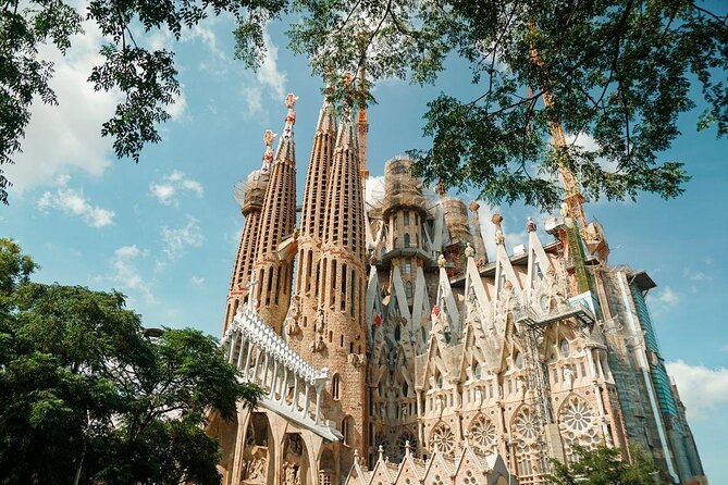 Barcelona in 1 Day: Sagrada Familia, Park Guell,Old Town & Pickup - Key points to know before booking