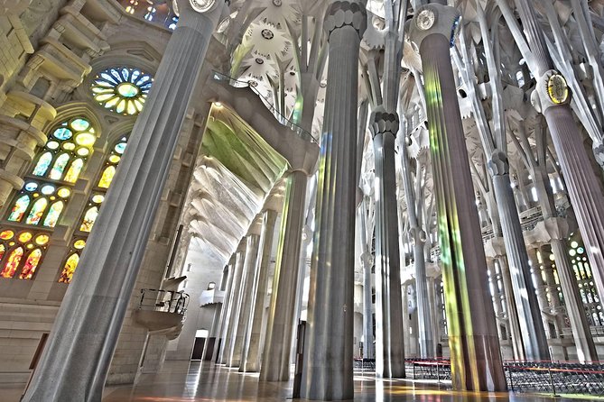 Barcelona in 1 Day: Sagrada Familia, Park Guell,Old Town & Pickup - Montjuïc: a high view before the city streets