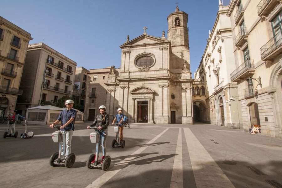 Barcelona Insiders Segway Tour 1.5h - What the guides add