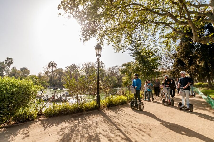 Barcelona Insiders Segway Tour 1.5h - Starting at Arc de Triomf and La Ciutadella