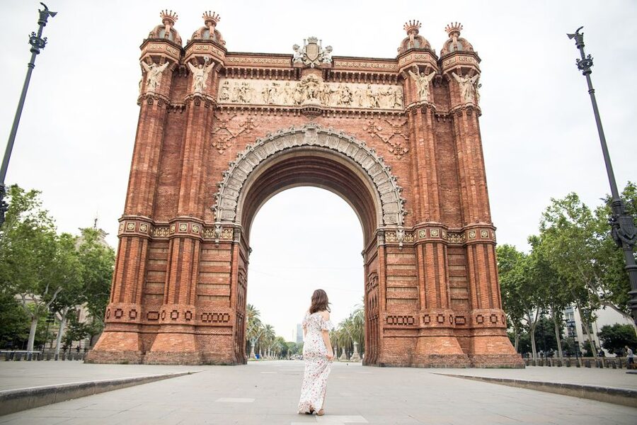 Barcelona: Instagram Tour of the Most Scenic Spots - Taking the metro toward the Sagrada Familia