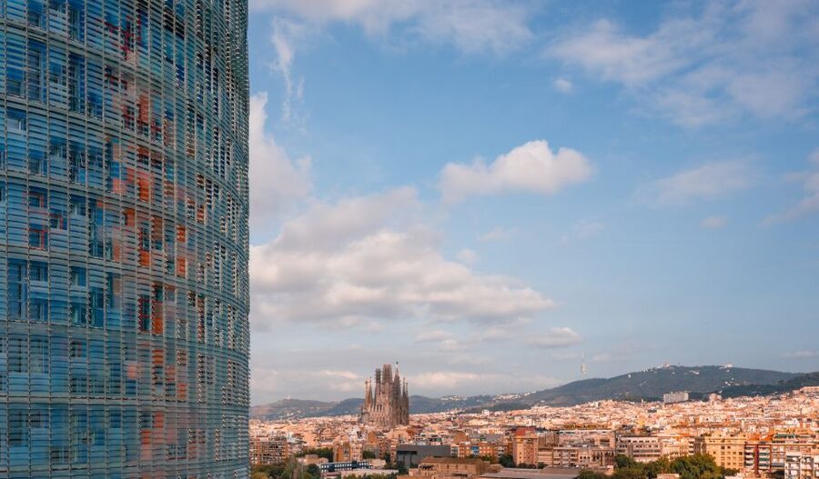 Barcelona: Mirador torre Glòries Skip-the-Line Ticket - The audio guide helps you read the view