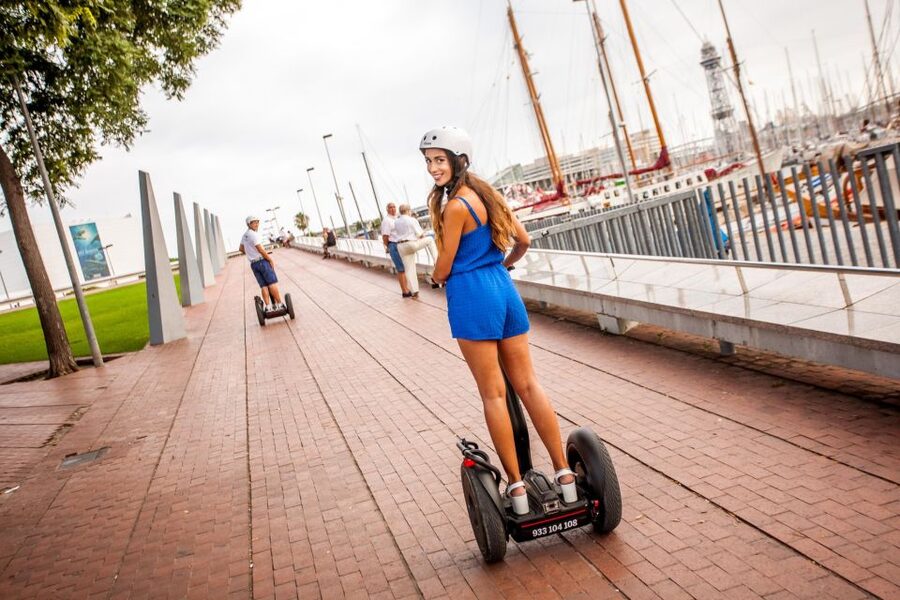 Barcelona: Montjuïc Segway Tour - Ciutadella Park and the Triumphal Arch