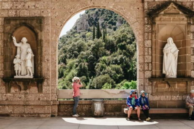 Montserrat and Winery Tour with Tapas or Lunch