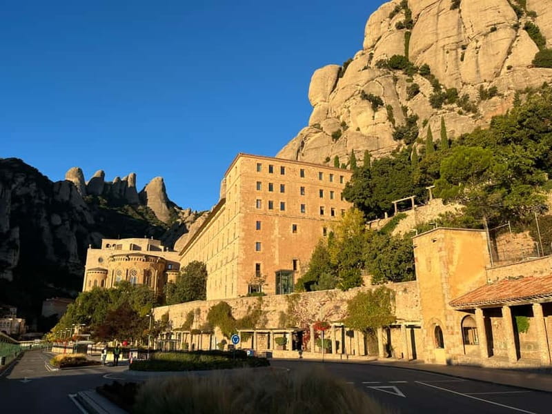 Barcelona: Montserrat Early Trip — Cable Car, Abbey & Hike - Why the early arrival at Montserrat matters