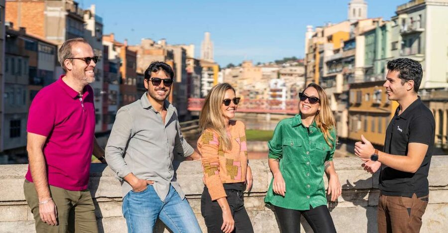 Barcelona: Montserrat, Girona & Costa Brava Guided Day Trip - Girona: walls, waterways, and medieval streets