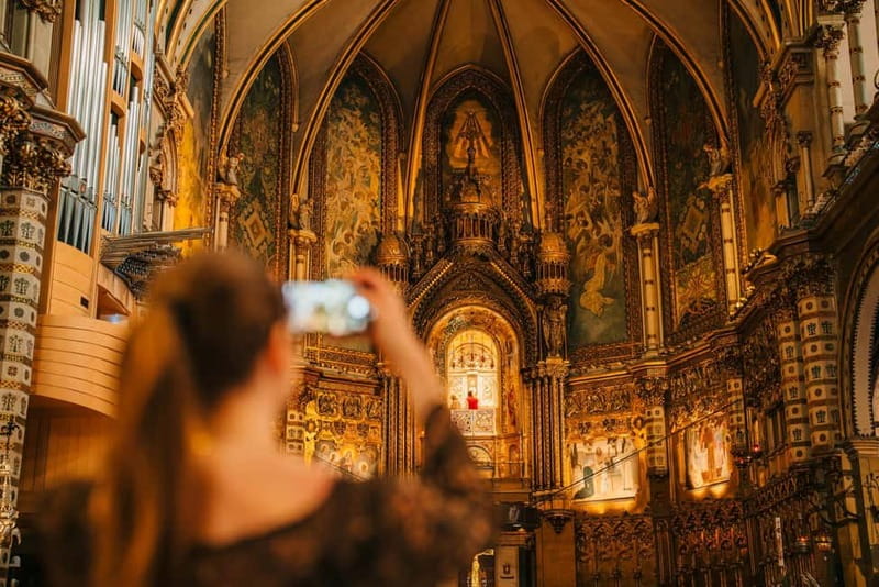 Barcelona: Montserrat Monastery and Black Madonna Day Trip - The Sant Joan funicular and the optional walk