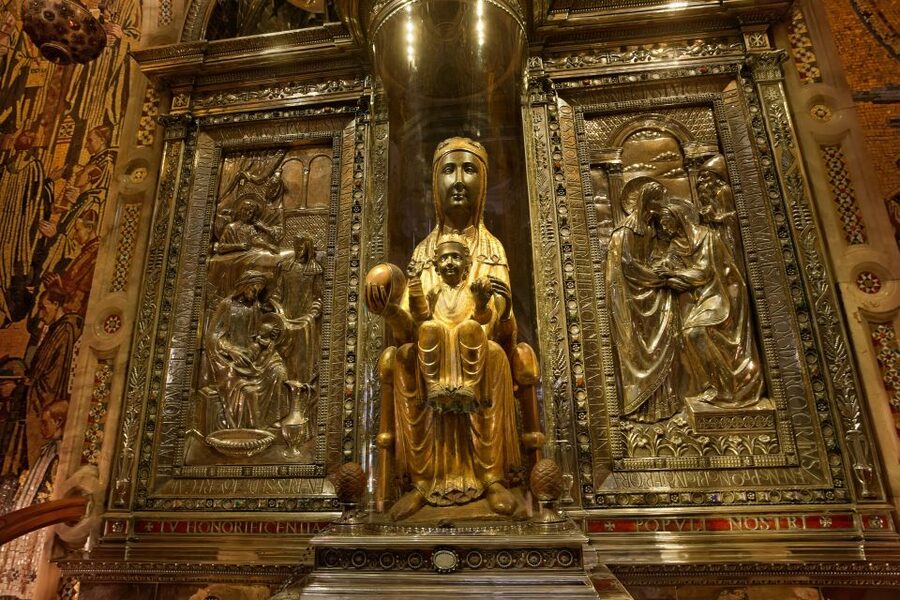 Barcelona: Montserrat Tour with Lunch & Wine Tasting Option - What the tour does especially well