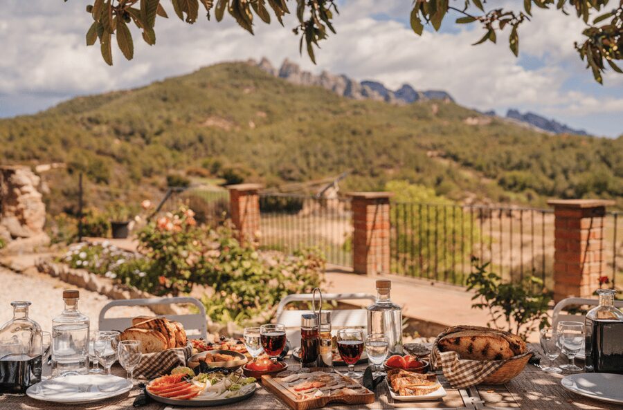 Barcelona: Montserrat Visit & Lunch at Farmhouse Small Group - Starting in Barcelona and riding to the mountain