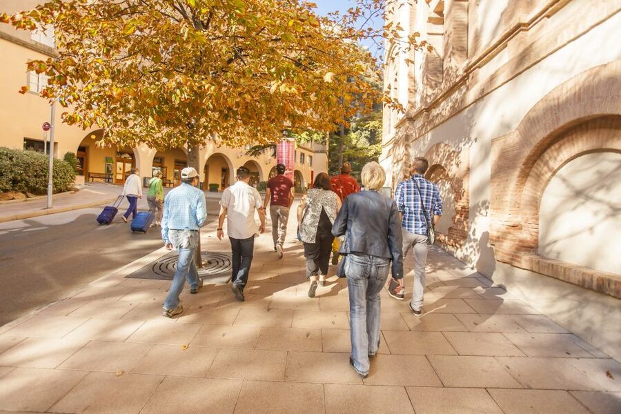 Barcelona: Montserrat with Winery Visit and Farmhouse Lunch - The balance between guiding and independence