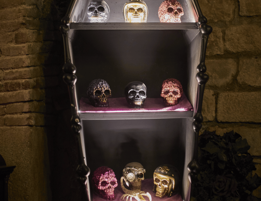 Barcelona: Nightmare Horror Museum Maze Entry Ticket - The languages and group setup