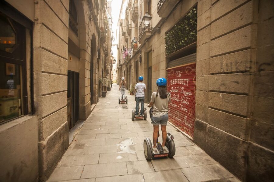 Barcelona: Old Port and Gothic Quarter Guided Segway Tour - Why this route works so well in Barcelona