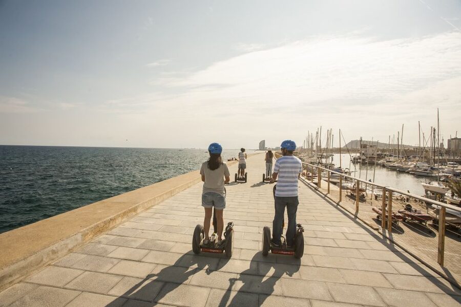 Barcelona: Old Port and Gothic Quarter Guided Segway Tour - Parc de la Ciutadella and Arc de Triomf