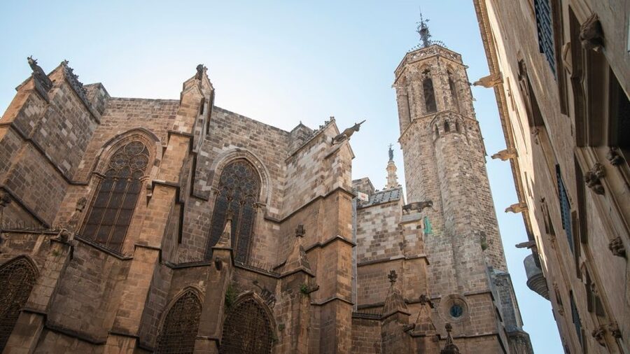 Barcelona: Old Town and Gothic Quarter Walking Tour - La Rambla and La Boqueria Market