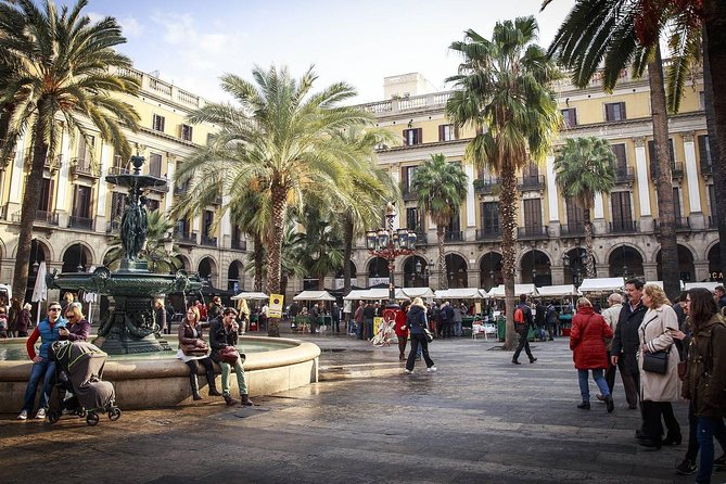 Barcelona Old Town & Gothic Quarter Small Group Tour - Plaça Reial and Gaudí’s early lanterns