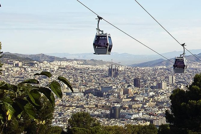 Barcelona: Old Town, Montjuic Castle, Cable Car Small Group Tour - Starting at Palau Moja and walking into the Old Town