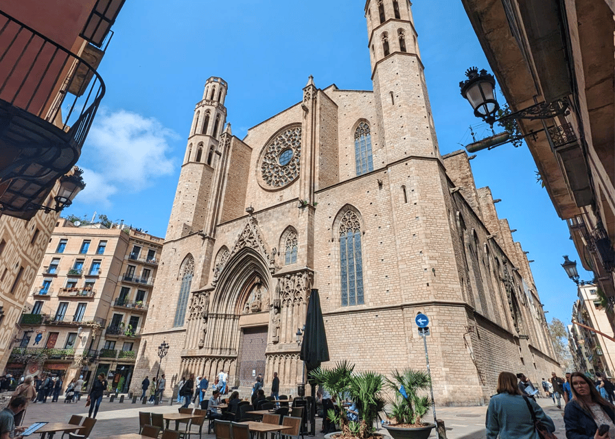 Barcelona: Old Town Private Walking Tour of Past and Present - Key points at a glance