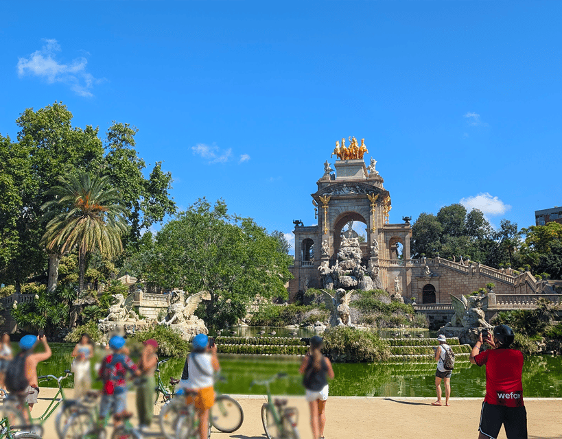 Barcelona: Old Town Private Walking Tour of Past and Present - What the private format adds