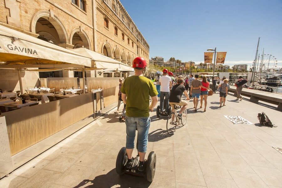 Barcelona: Old Town & Seafront Segway Tour - The guide makes the difference