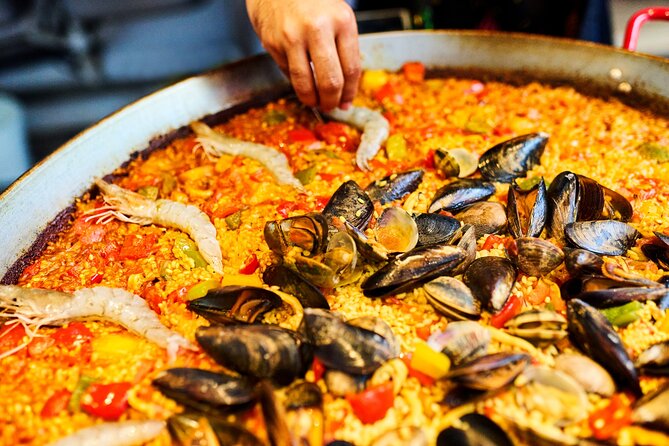 Barcelona Paella Cooking Class with Market Visit, Tapas & Sangria - La Boqueria: shopping for the right ingredients