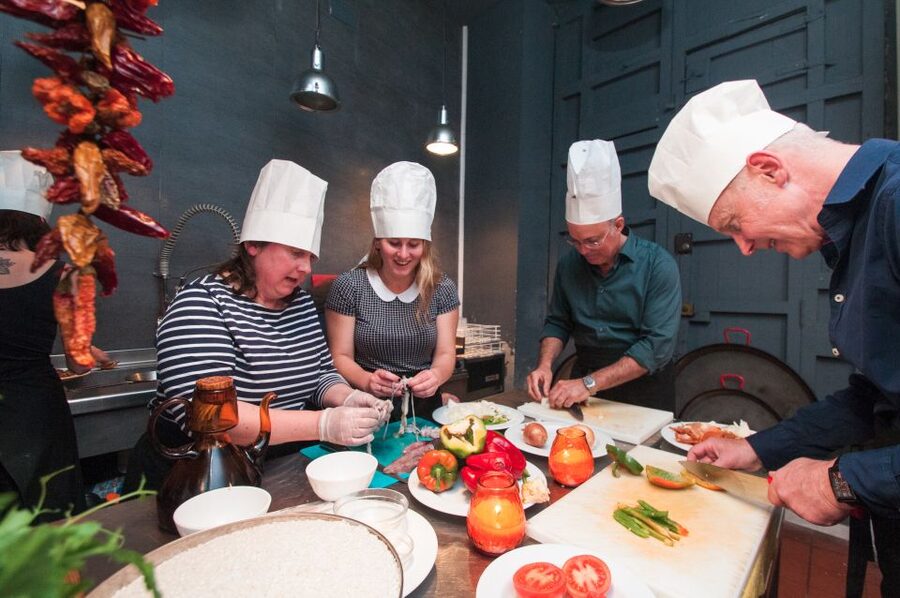 Barcelona: Paella Cooking Experience & Boqueria Market Tour - Who should book this Barcelona class?