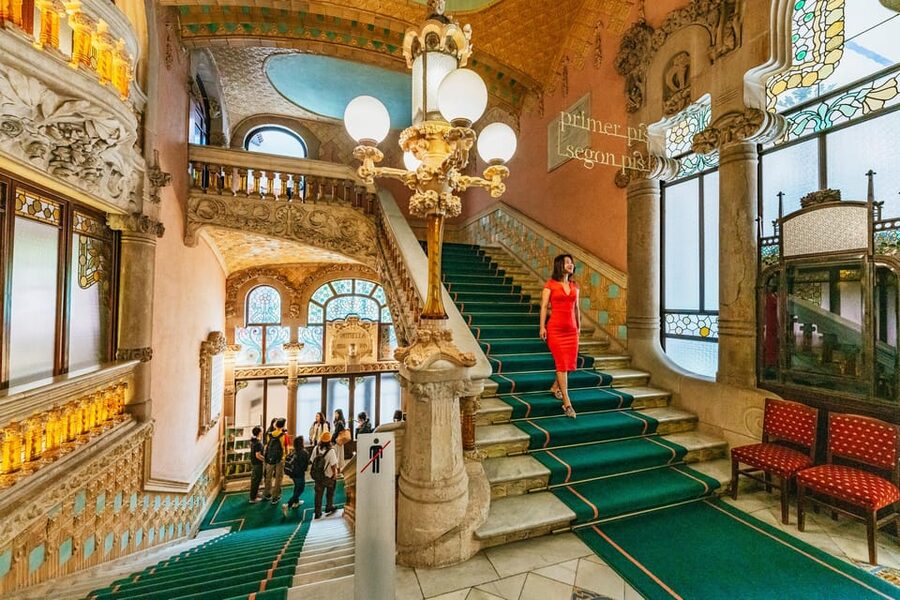 Barcelona: Palau de la Música Guided Tour - The floral staircase and the building’s small details